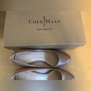 Cole Hann Sandstone Pump - barely worn